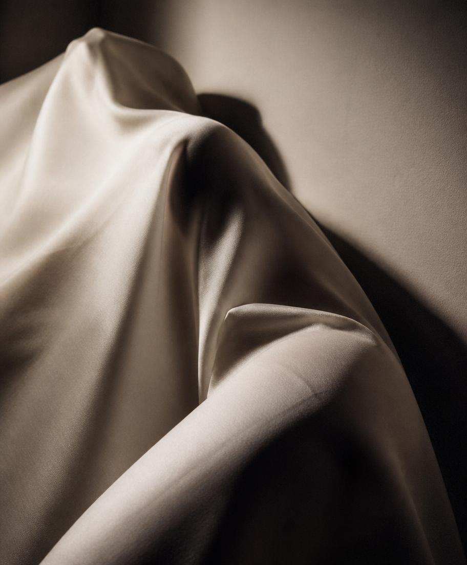 Soft draped fabric study representing male chest contouring at VSculpt